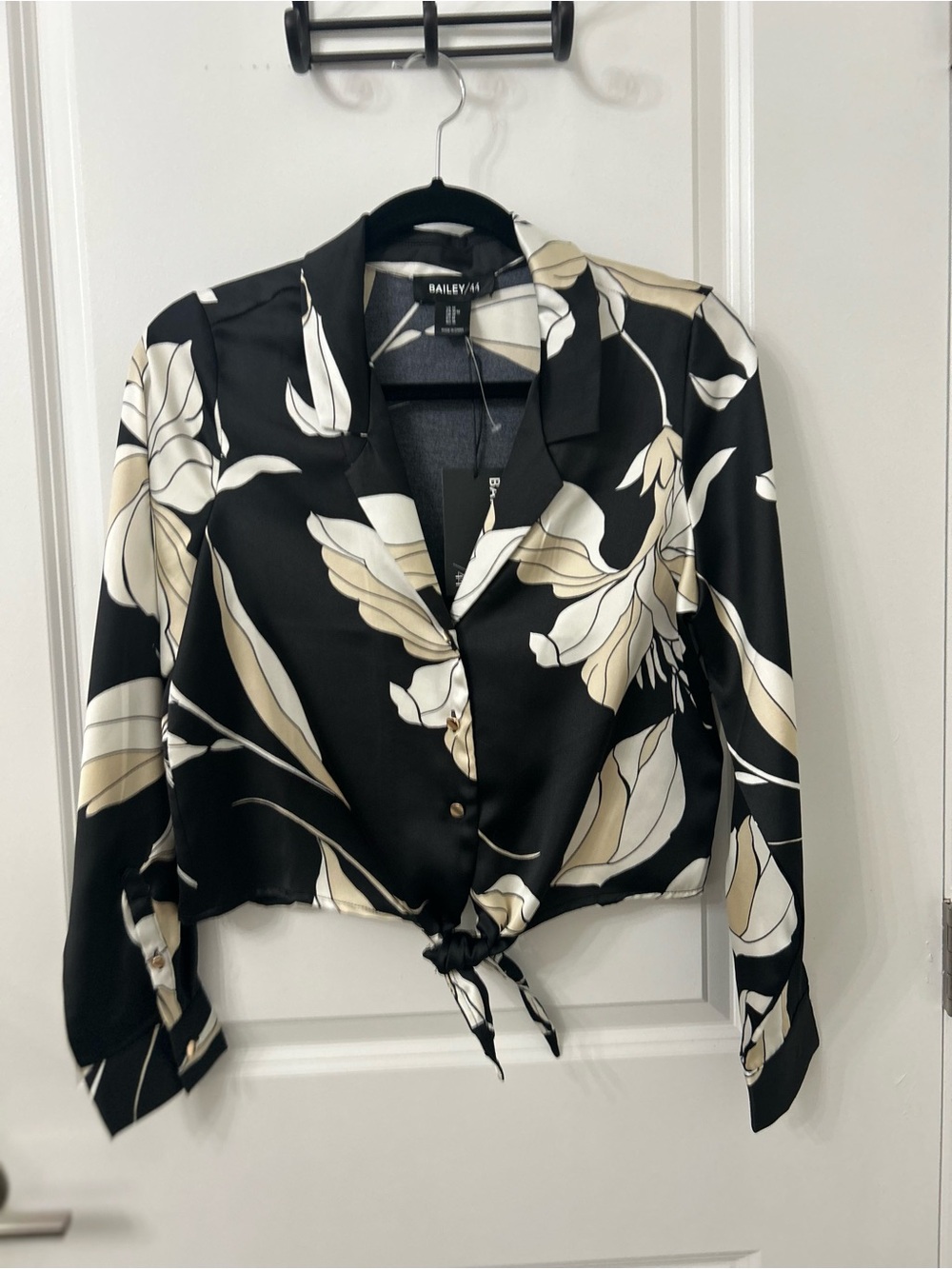NWT Bailey 44 Black Floral Tie-Front Satin Blouse with Cream Accents Size Medium